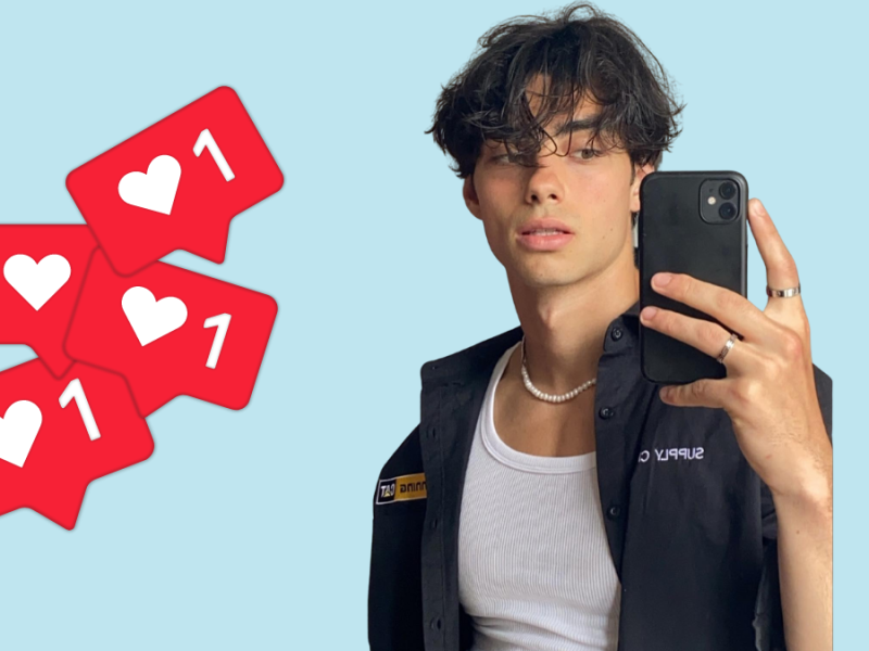 TikTok- und Instagram-Star Jacob Rott schießt ein Selfie