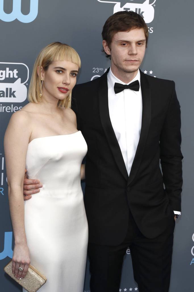 Emma Roberts Evan Peters