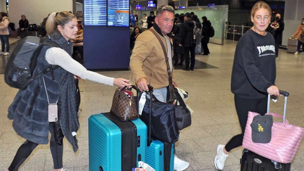 Yvonne, Peter und Charlotte am Flughafen